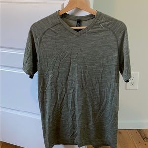 Lululemon metal vent tech v neck